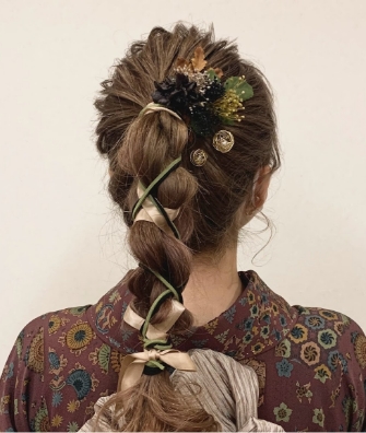 Japanese Girls Kimonos Elaborate Hairstyles Shooting Stock Photo 2298268055  | Shutterstock